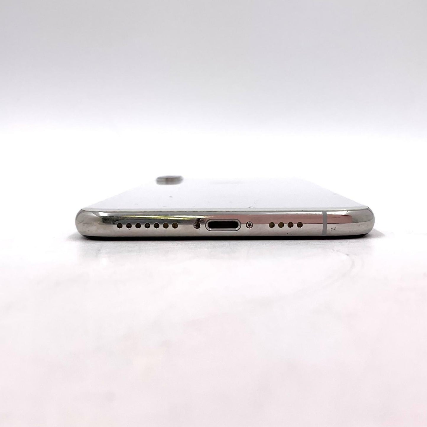 【全額返金保証】【最速発送】Apple iPhone iPhone XS Max 256GB シルバー au 白ロム 動作確認済 65%