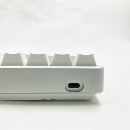 【全額返金保証】【最速発送】VGN ゲーミングキーボードATK 68 White ATK 68 美品 動作確認済
