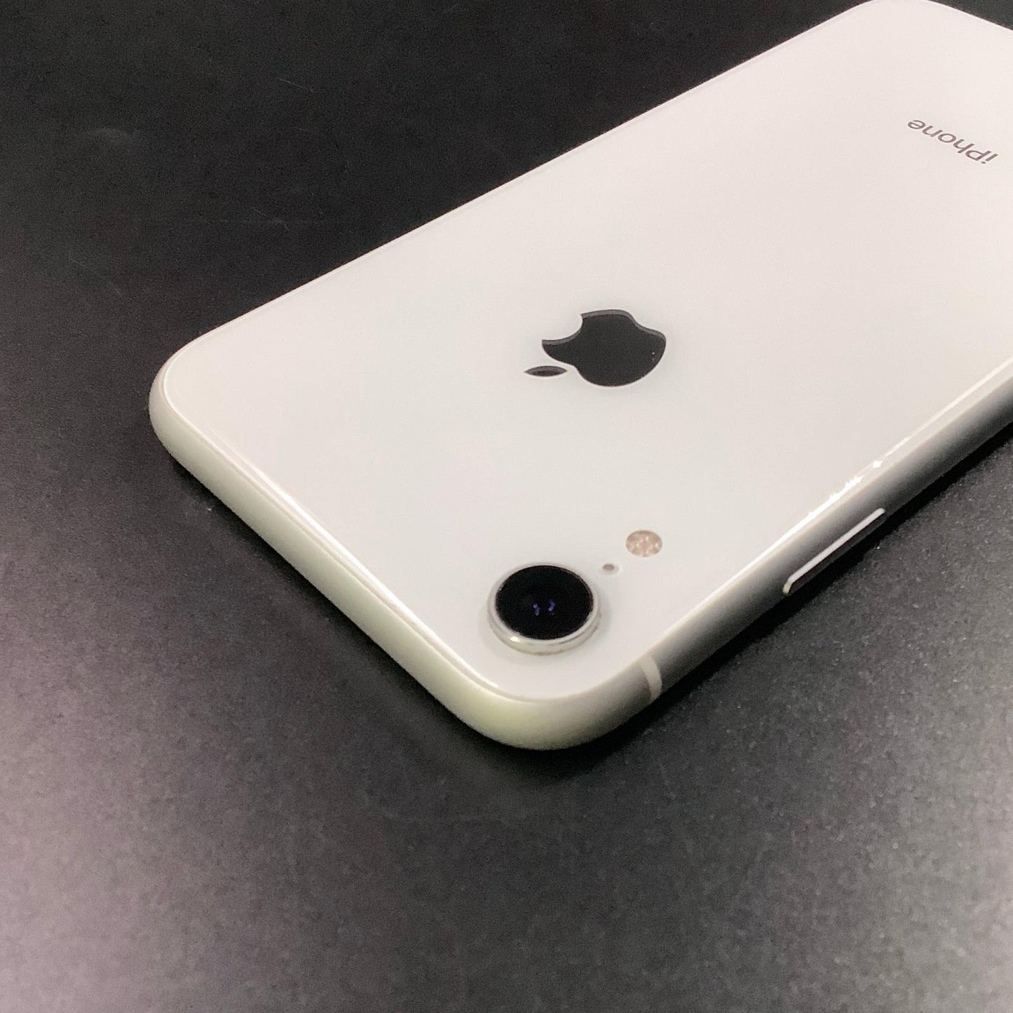 【全額返金保証】【最速発送】Apple iPhone iPhone XR 128GB ホワイト mineo SIMフリー 白ロム 美品 動作確認済 87%