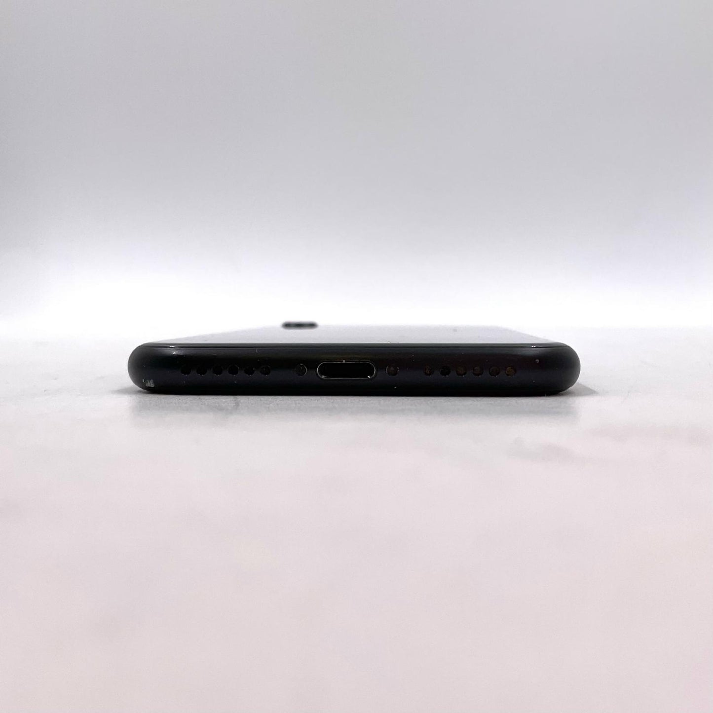 【全額返金保証】【最速発送】Apple iPhone iPhone SE（第2世代） 64GB ブラック au 白ロム 動作確認済 75%