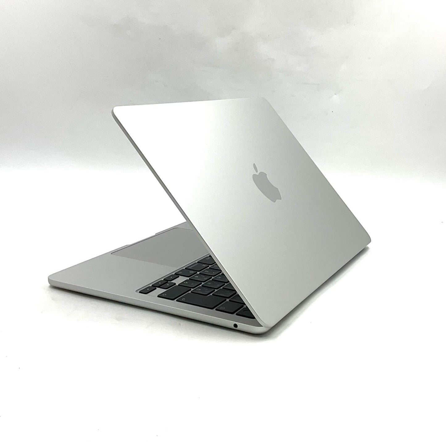 【全額返金保証】【最速発送】Apple MacBook Air 13.6インチ 2022 Apple M2 16GB 256GB シルバー 100% 超美品 動作確認済