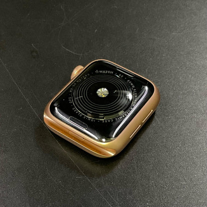 【全額返金保証】【最速発送】Apple Watch SE アルミニウム 40mm GPS 83% 美品 動作確認済