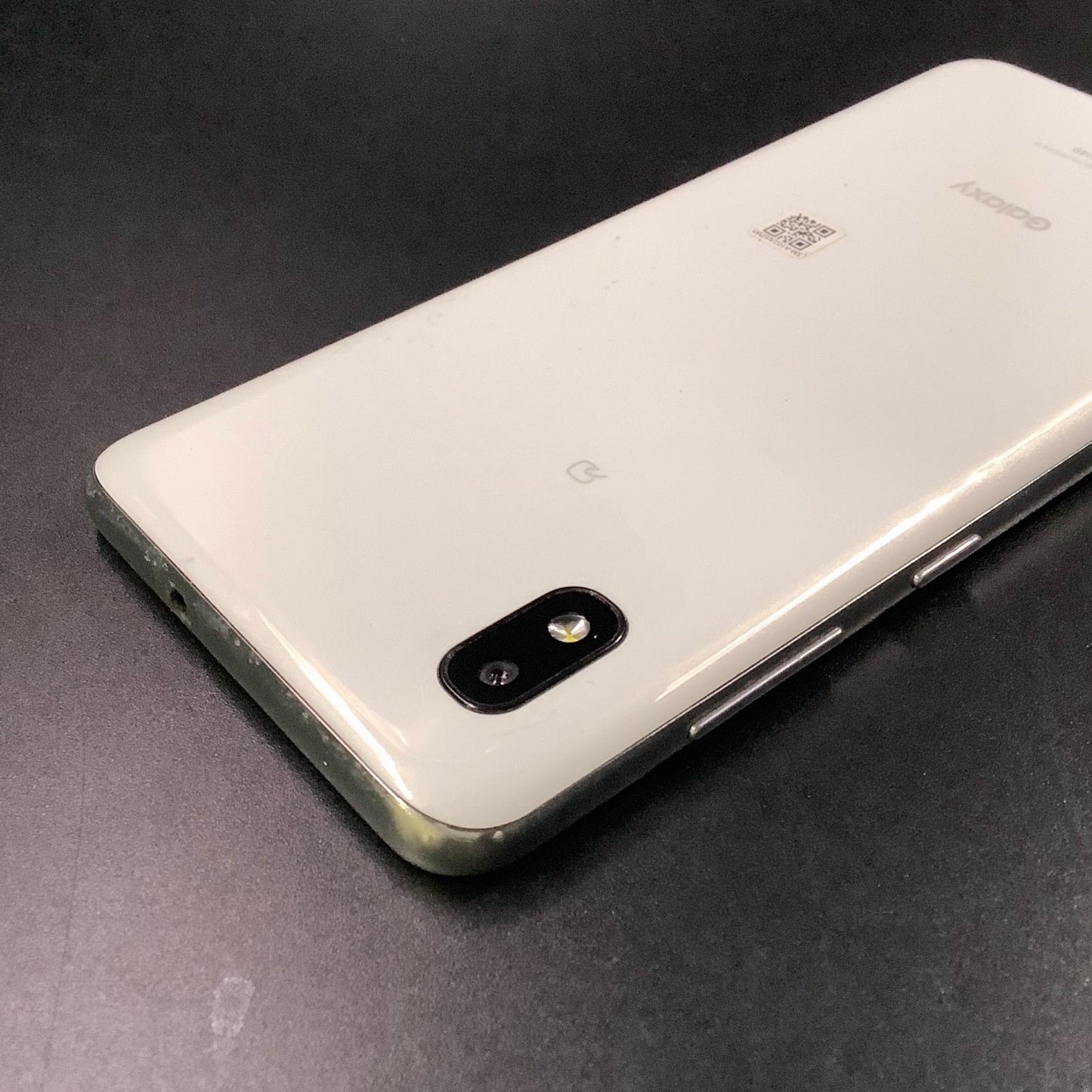 【全額返金保証】【最速発送】SAMSUNG Galaxy A21 シンプル 64GB ホワイト au SCV49 白ロム 動作確認済