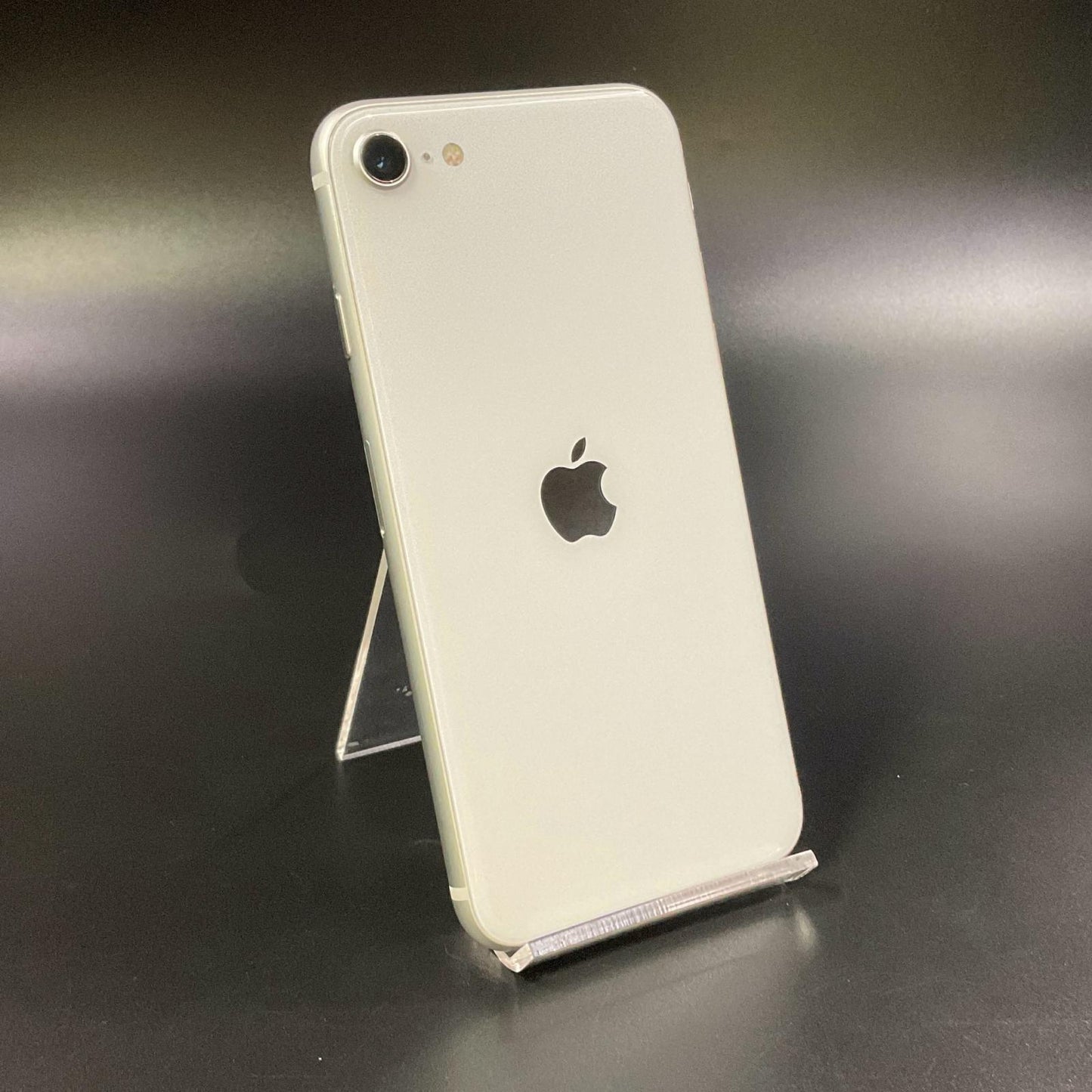 【全額返金保証】【最速発送】Apple iPhone iPhone SE（第2世代） 64GB ホワイト au 白ロム 動作確認済 76%
