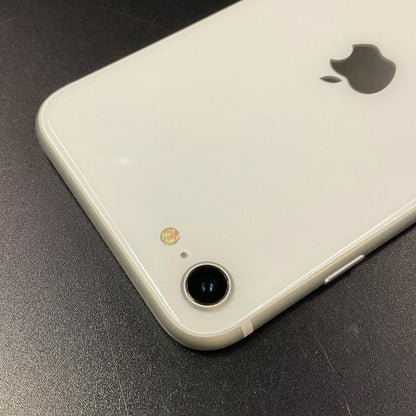 【全額返金保証】【最速発送】Apple iPhone iPhone SE（第2世代） 64GB ホワイト au 白ロム 動作確認済 76%