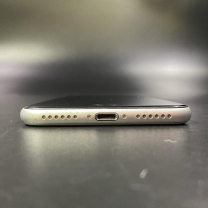 【全額返金保証】【最速発送】Apple iPhone iPhone SE（第2世代） 64GB ホワイト au 白ロム 動作確認済 76%