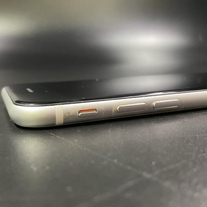 【全額返金保証】【最速発送】Apple iPhone iPhone SE（第2世代） 64GB ホワイト au 白ロム 動作確認済 76%