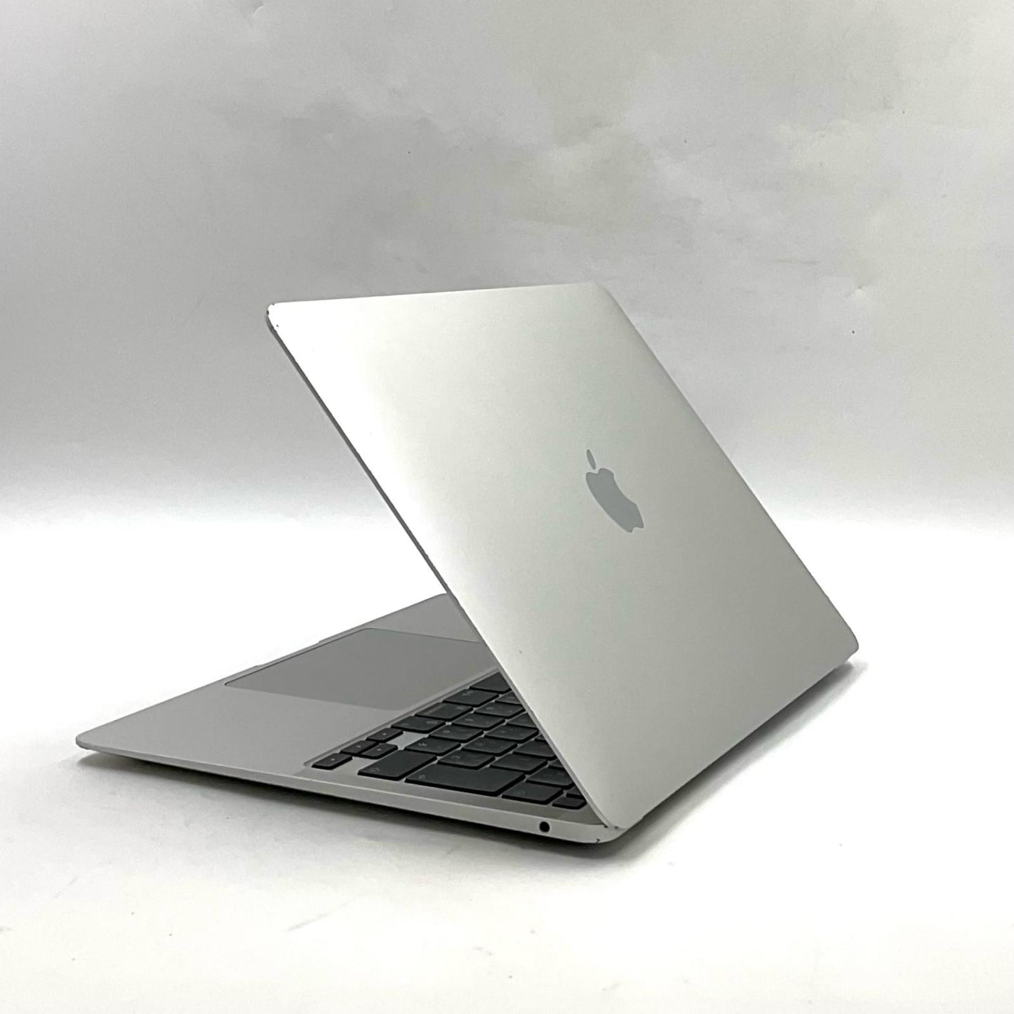 【全額返金保証】【最速発送】Apple MacBook Air 13.3インチ 2020 Apple M1 8GB 256GB シルバー 78.4% 動作確認済