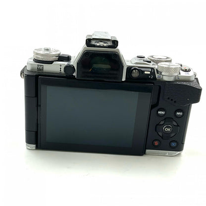 【全額返金保証】【最速発送】OLYMPUS デジタル一眼 OM-D E-M5 II 動作確認済