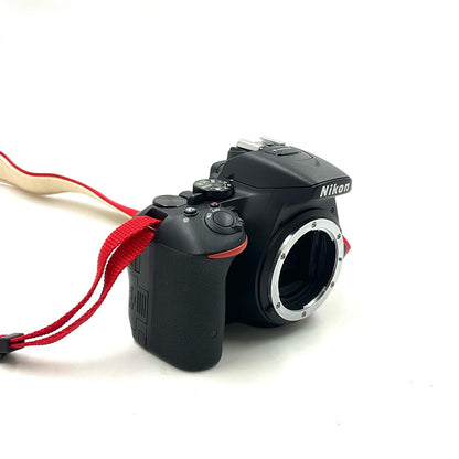 【全額返金保証】【最速発送】Nikon デジタル一眼 D5500 ボディ 美品 動作確認済