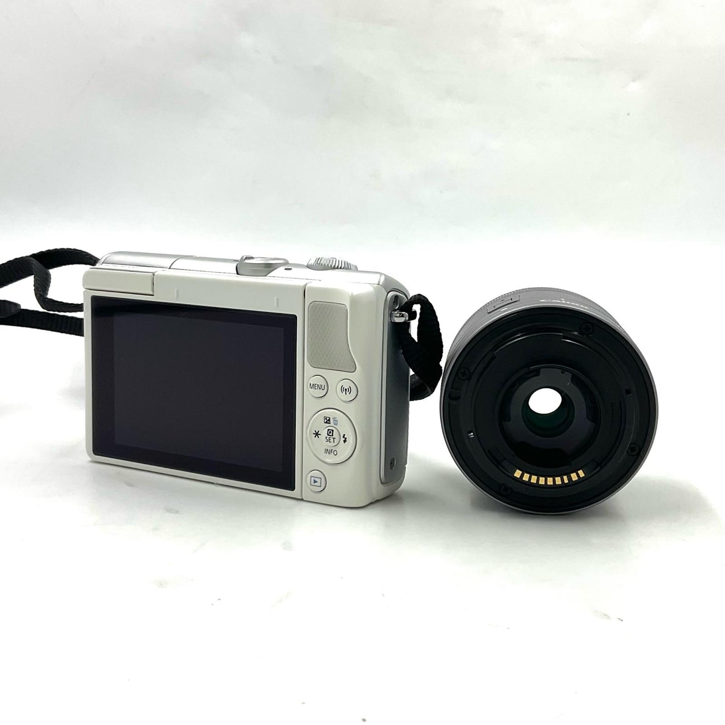 【全額返金保証】【最速発送】Canon デジタル一眼 EOS M100 EF-M15-45 IS STM レンズキット [ホワイト] 美品 動作確認済