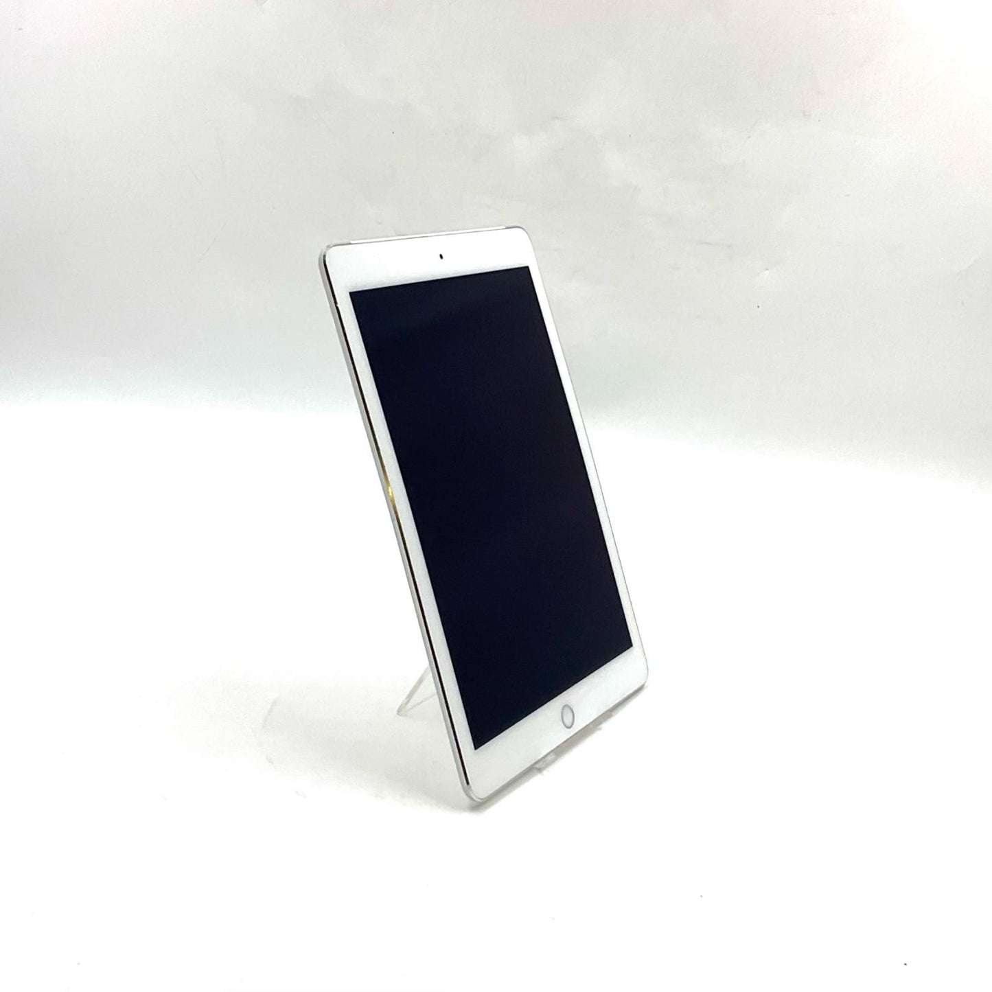 【全額返金保証】【最速発送】Apple iPad Air 9.7インチ 第2世代 64GB シルバー WiFi+Cellular Softbank 白ロム 動作確認済