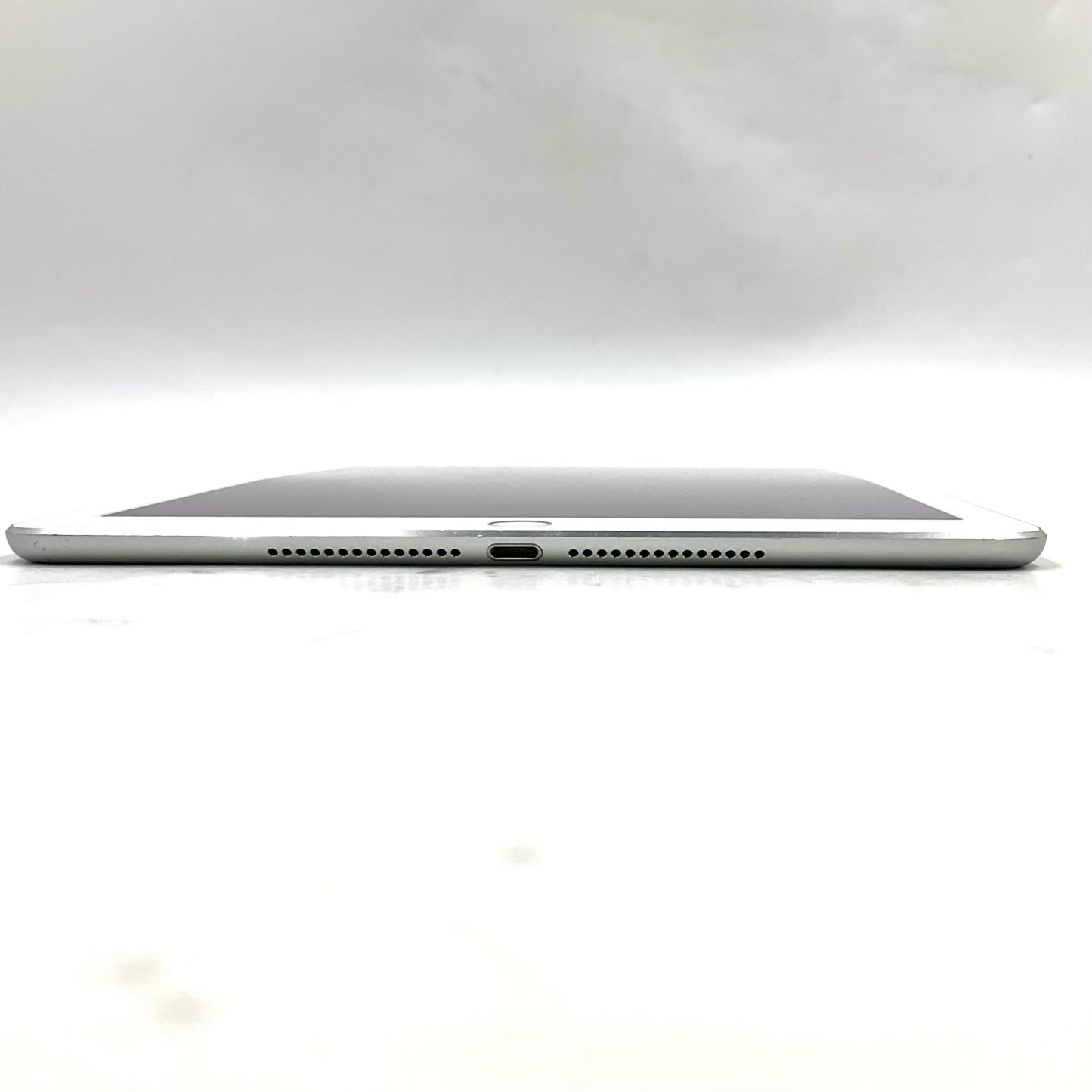 【全額返金保証】【最速発送】Apple iPad Air 9.7インチ 第2世代 64GB シルバー WiFi+Cellular Softbank 白ロム 動作確認済
