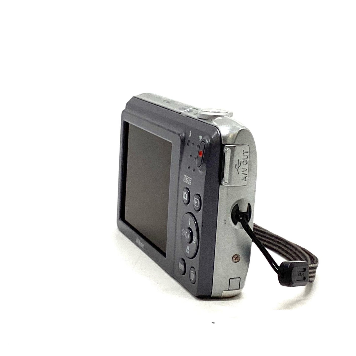 【全額返金保証】【最速発送】Nikon コンパクトデジタルカメラ COOLPIX A300 シルバー 美品 動作確認済