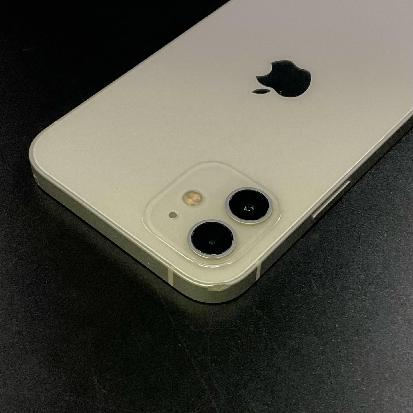 【全額返金保証】【最速発送】Apple iPhone iPhone 12 64GB ホワイト au 白ロム 動作確認済 76%