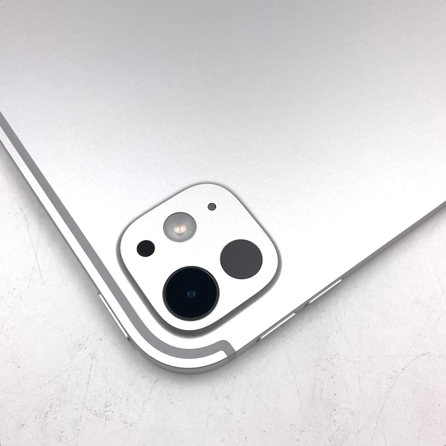 【全額返金保証】【最速発送】Apple iPad Pro 13インチ 256GB シルバー WiFi+Cellular Softbank 超美品 動作確認済