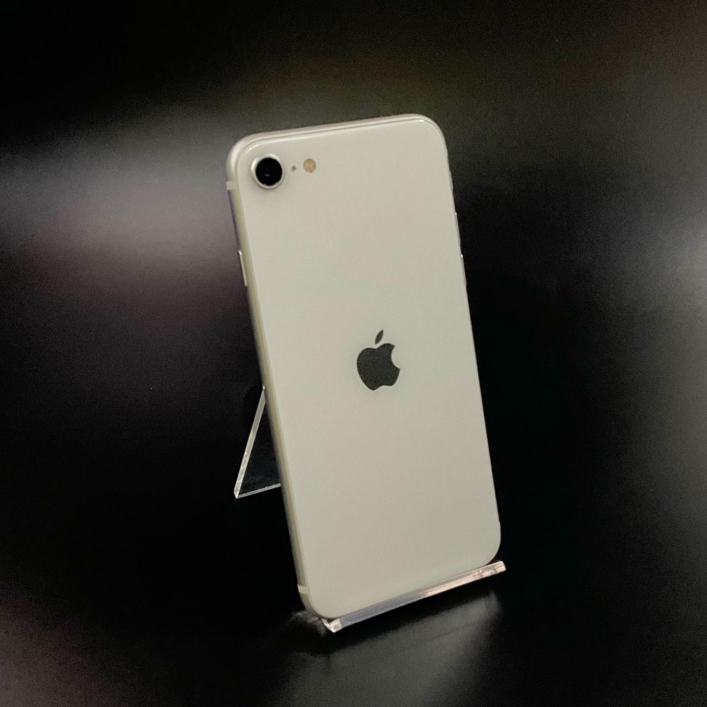 【全額返金保証】【最速発送】Apple iPhone iPhone SE（第2世代） 64GB ホワイト au 白ロム 美品 動作確認済 82%
