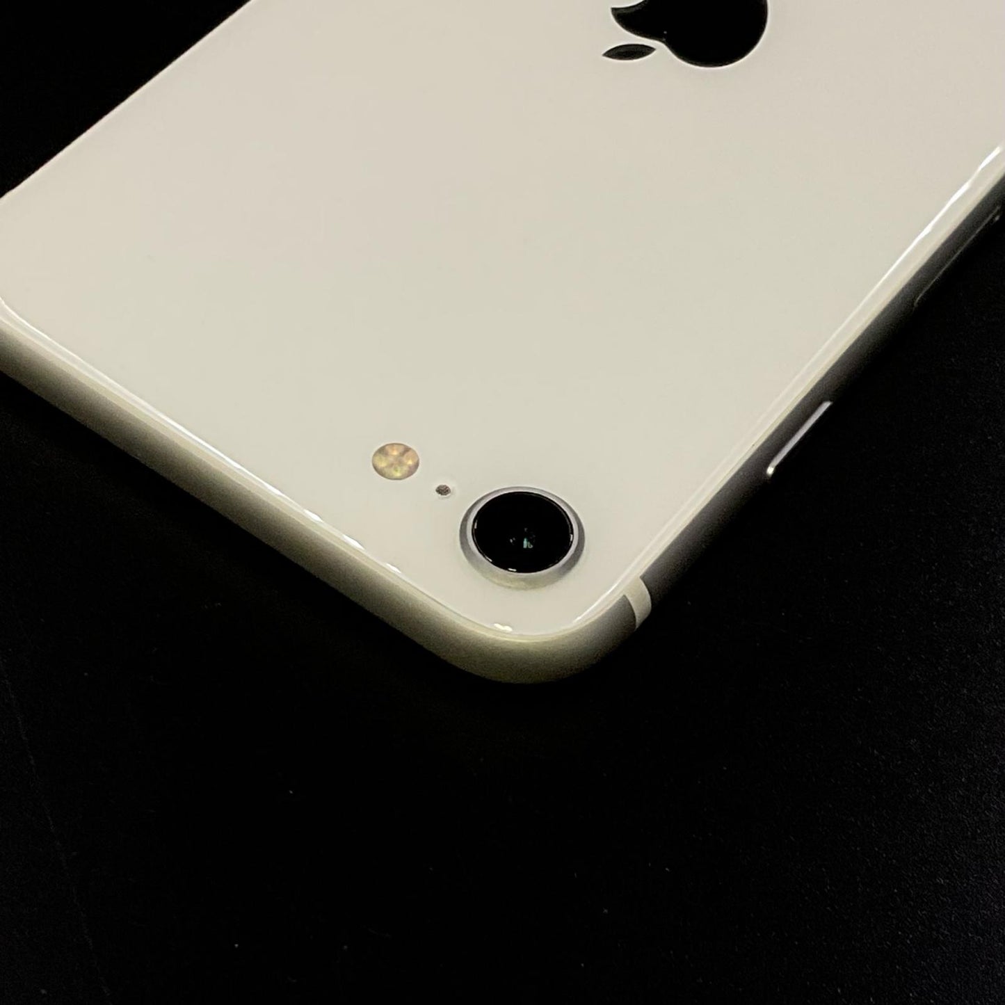 【全額返金保証】【最速発送】Apple iPhone iPhone SE（第2世代） 128GB ホワイト SIMフリー 白ロム 美品 動作確認済 92%