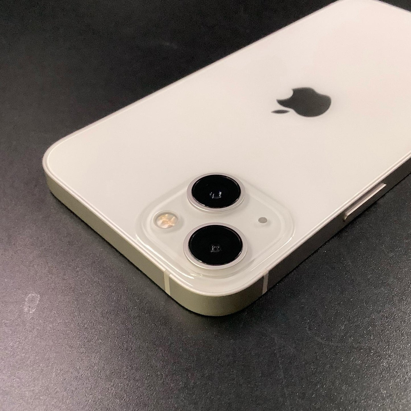 【全額返金保証】【最速発送】Apple iPhone iPhone 13 128GB スターライト 白ロム 美品 動作確認済 80%