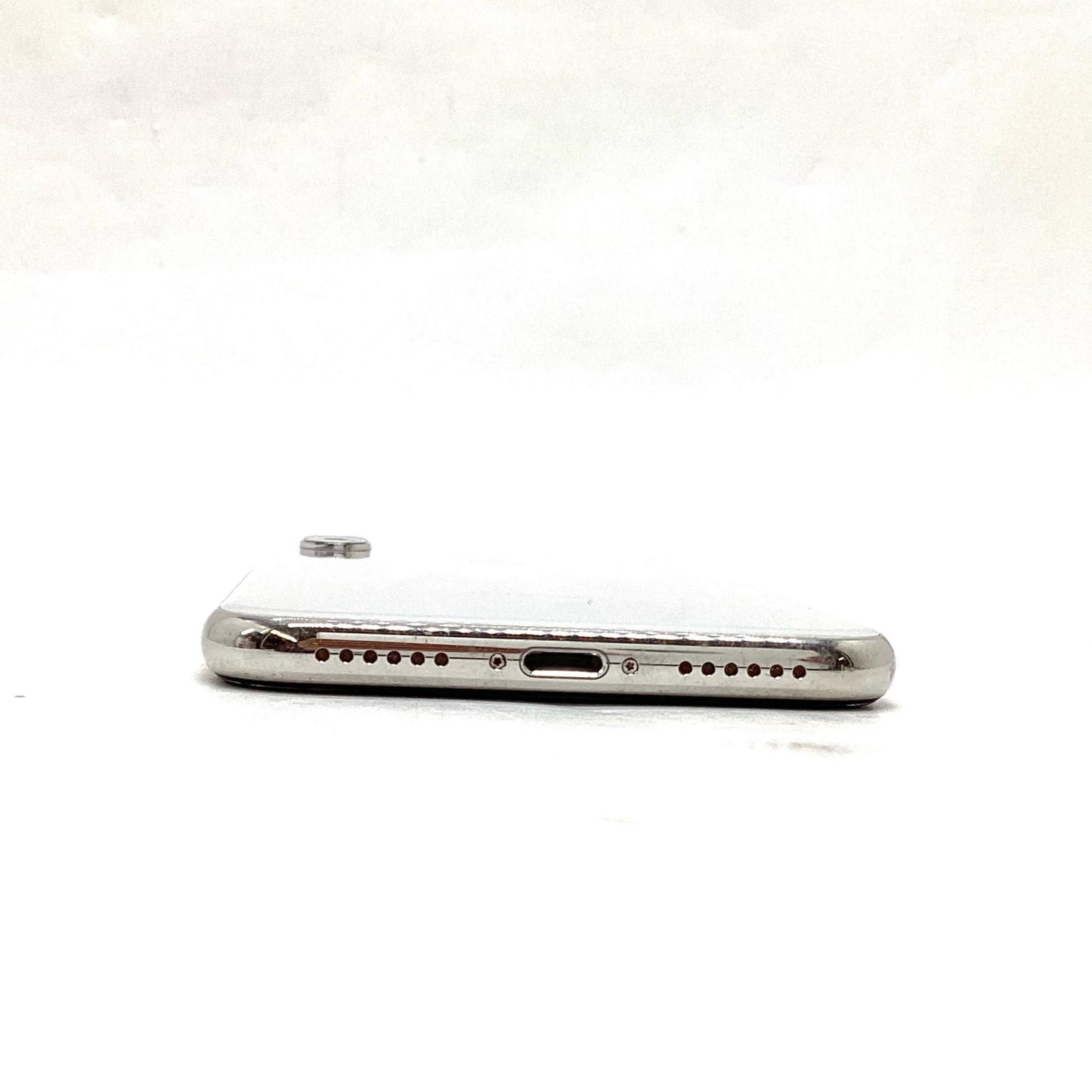 【全額返金保証】【最速発送】Apple iPhone iPhone X 64GB シルバー docomo 白ロム 動作確認済 73%