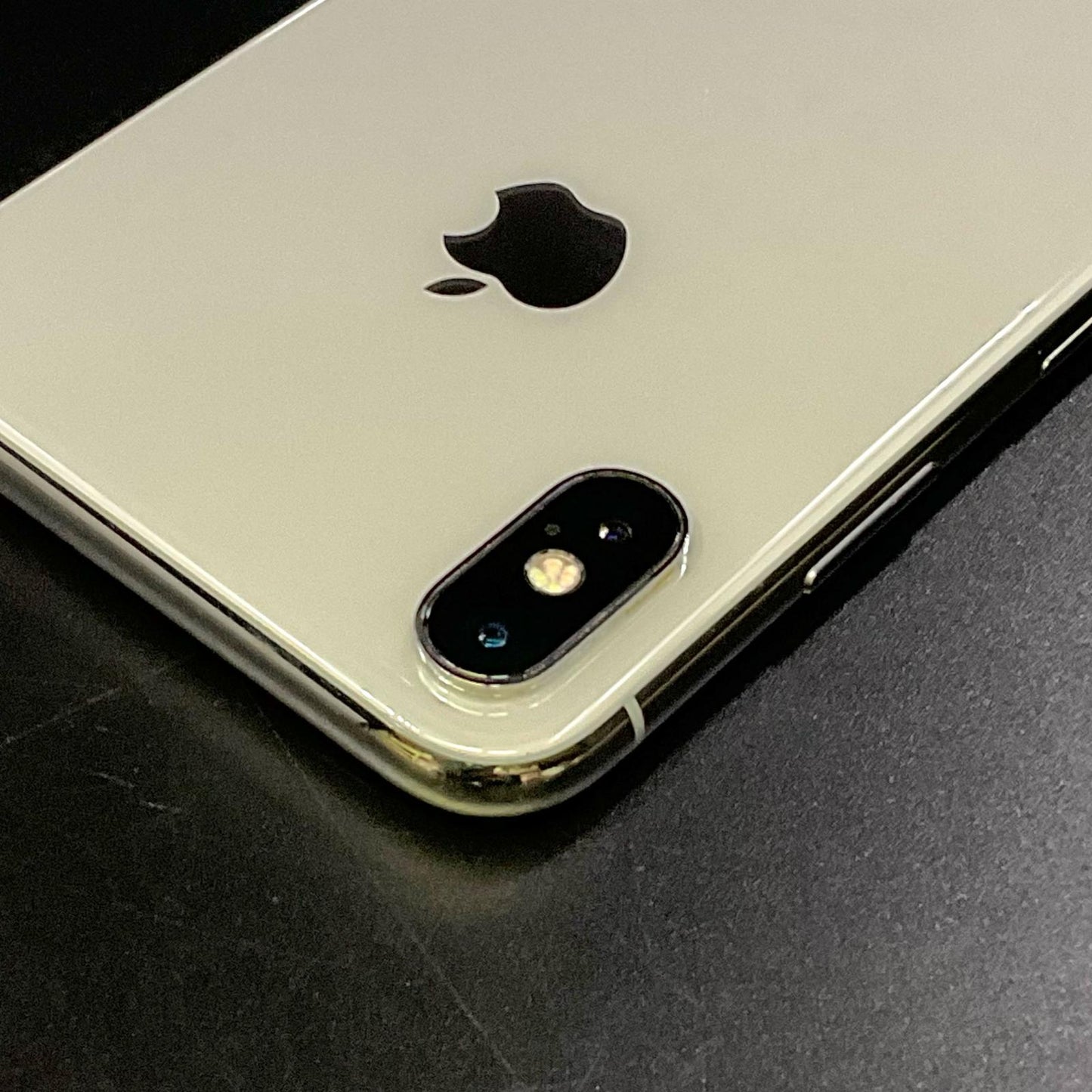 【最速発送】Apple iPhone iPhone X 256GB シルバー docomo 白ロム【難有】 85%