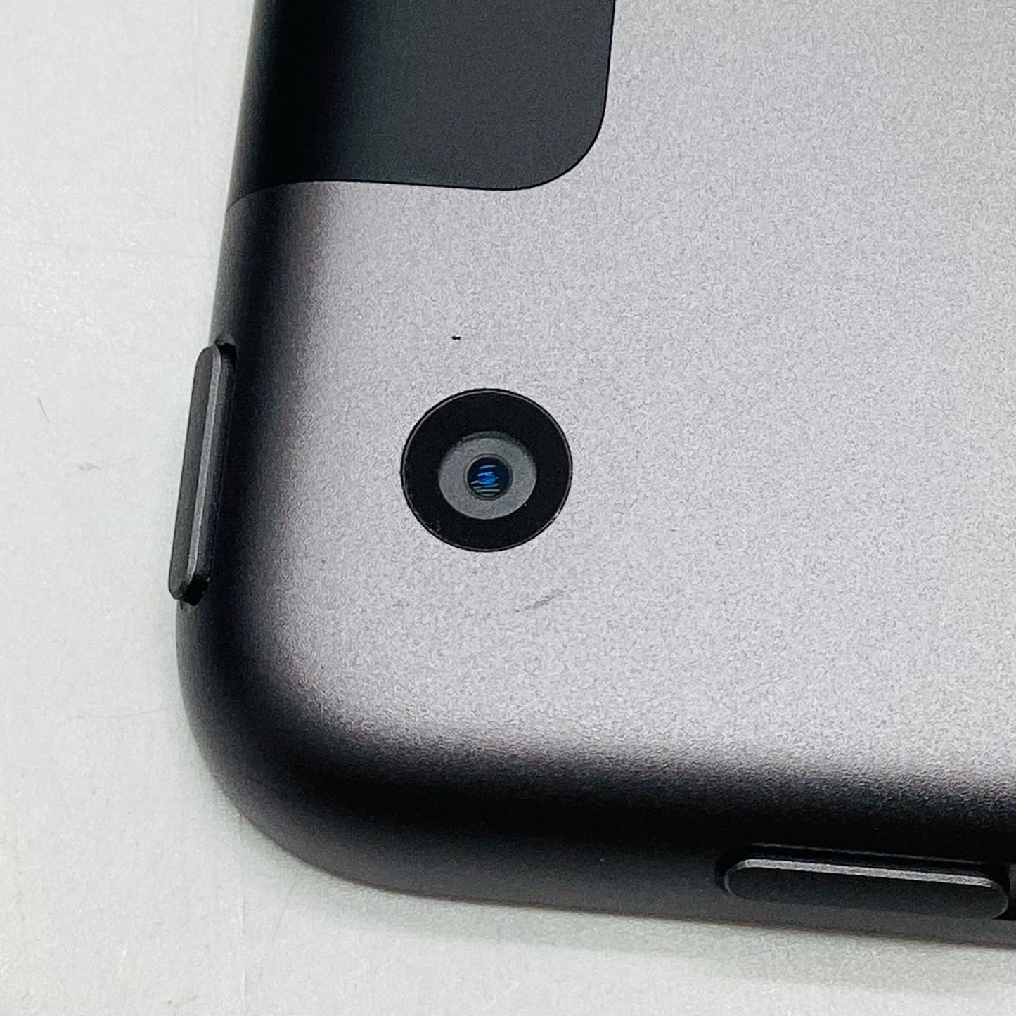 【全額返金保証】【最速発送】Apple iPad 10.2インチ 第7世代 32GB スペースグレイ WiFi+Cellular docomo 白ロム 動作確認済