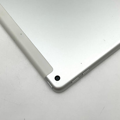 【最速発送】Apple iPad iPad 9.7インチ 第5世代 32GB シルバー WiFi+Cellular au 白ロム【難有】