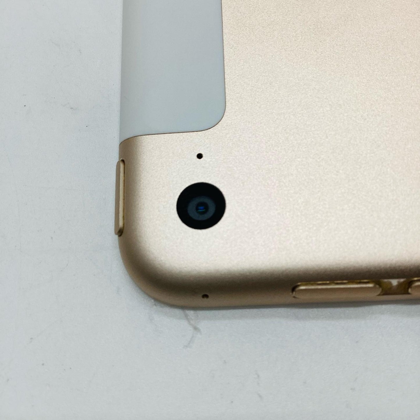 【全額返金保証】【最速発送】Apple iPad Air 9.7インチ 第2世代 64GB ゴールド WiFi+Cellular docomo 白ロム 動作確認済