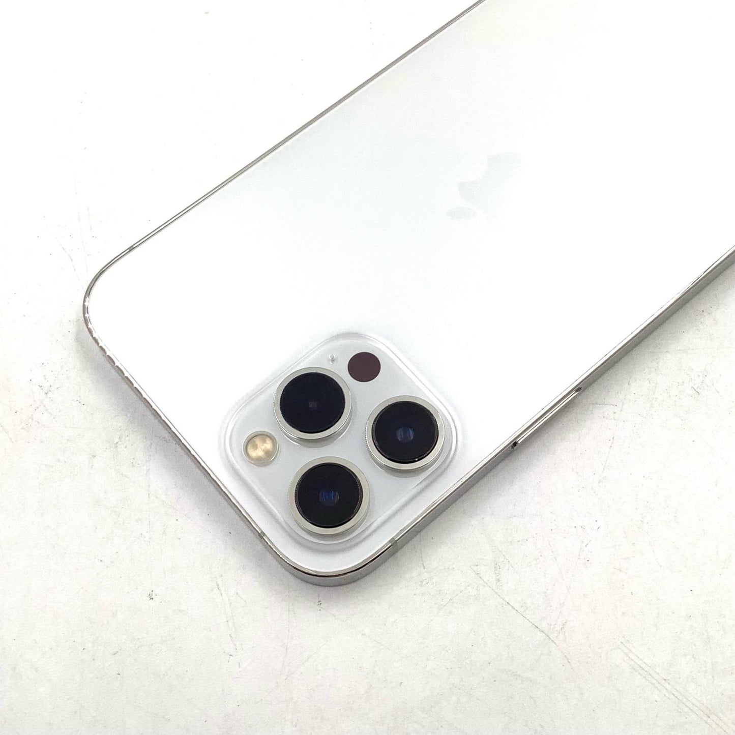 【全額返金保証】【最速発送】Apple iPhone iPhone 12 Pro Max 128GB ホワイト docomo 白ロム 動作確認済 86%