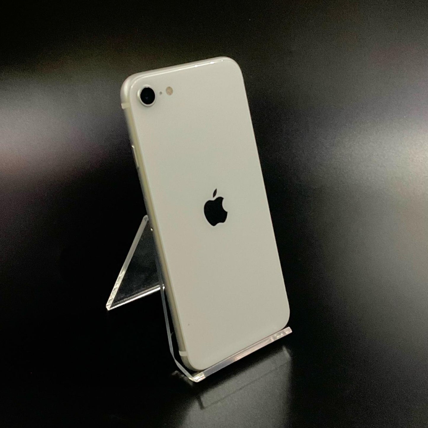 【全額返金保証】【最速発送】Apple iPhone iPhone SE（第2世代） 64GB ホワイト au 白ロム 動作確認済 80%