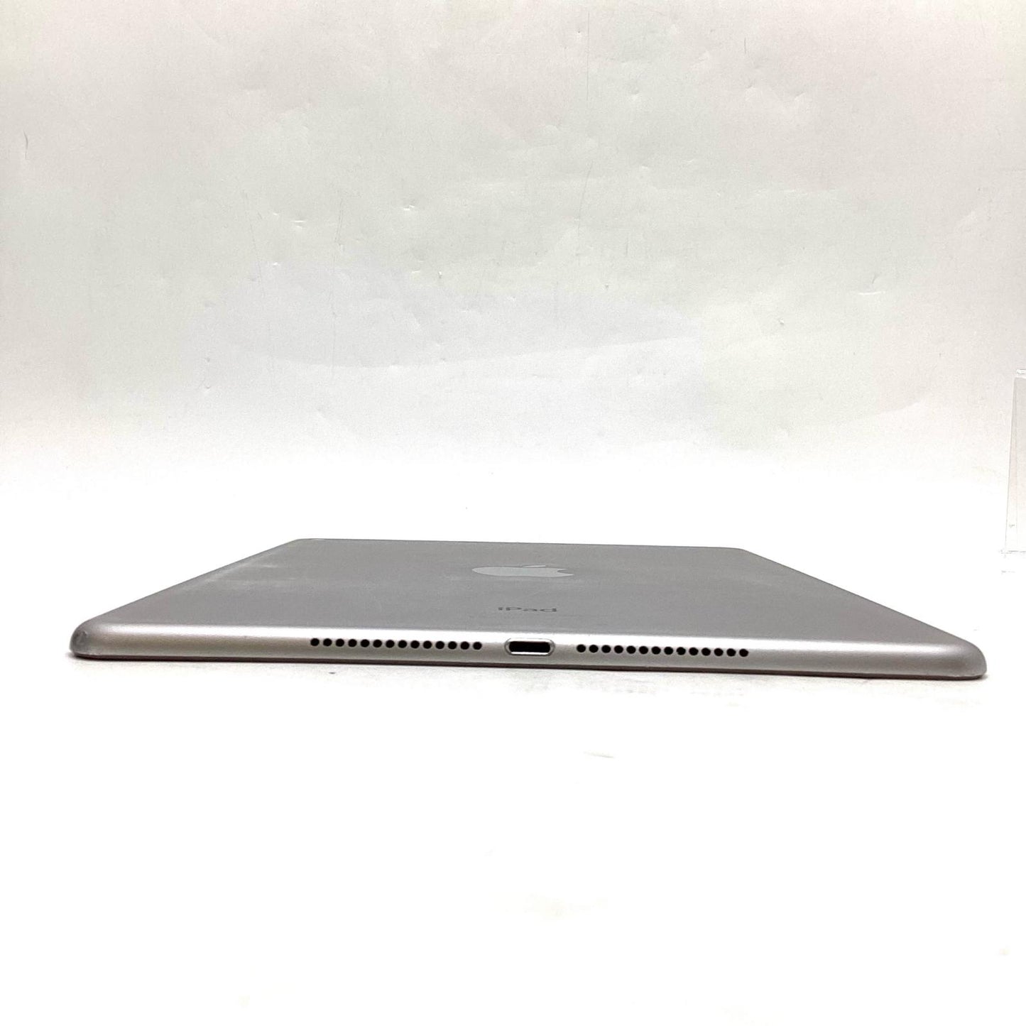 【全額返金保証】【最速発送】Apple iPad Air 第2世代 16GB シルバー Wi-Fi 動作確認済