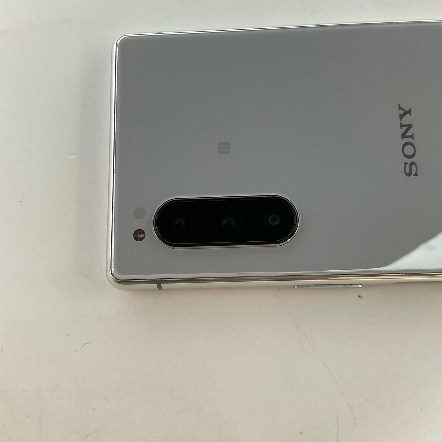 【全額返金保証】【最速発送】Sony Xperia 5 128GB グレイ SIMフリー J9260 白ロム 美品 動作確認済