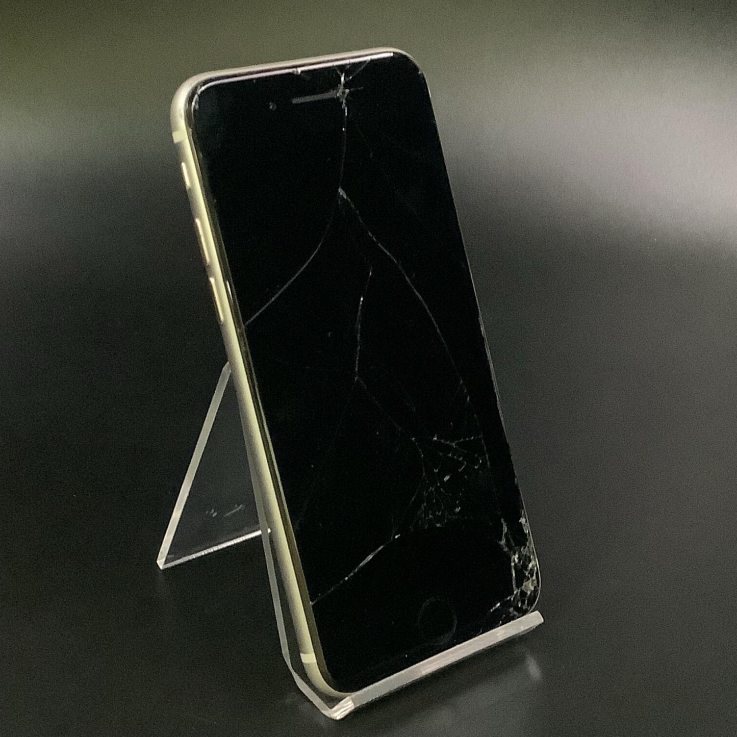 【最速発送】Apple iPhone iPhone SE（第3世代） 64GB スターライト Softbank SIMフリー【難有】 82%