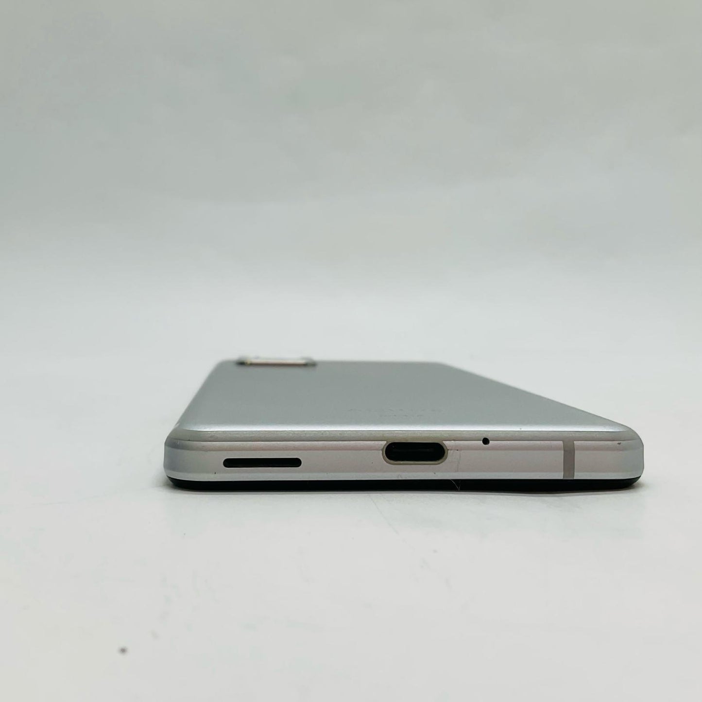 【全額返金保証】【最速発送】SHARP AQUOS sense4 64GB シルバー docomo SH-41A 白ロム 動作確認済