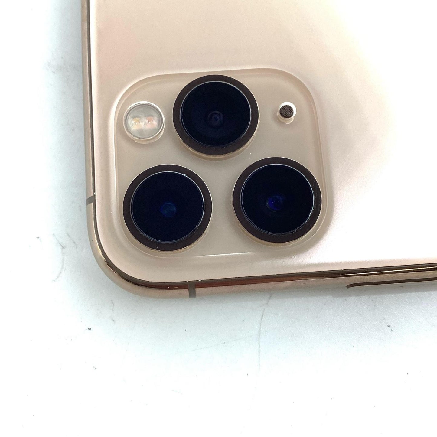 【全額返金保証】【最速発送】Apple iPhone iPhone 11 Pro 256GB ゴールド docomo 白ロム 動作確認済 70%
