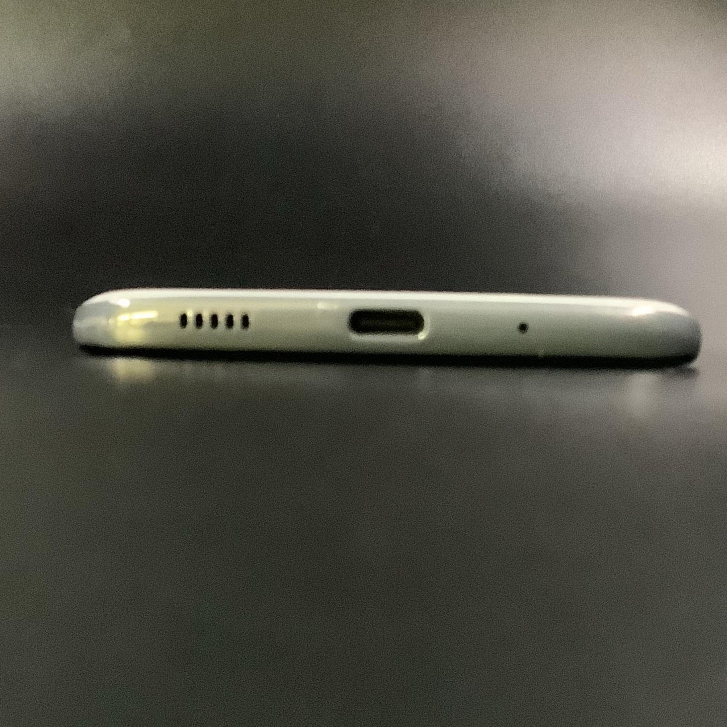 【全額返金保証】【最速発送】SAMSUNG Galaxy A30 64GB au SCV43 白ロム 美品 動作確認済