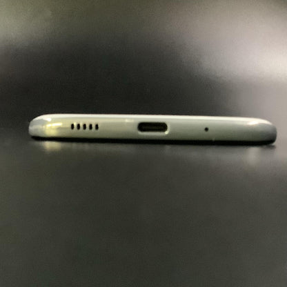 【全額返金保証】【最速発送】SAMSUNG Galaxy A30 64GB au SCV43 白ロム 美品 動作確認済