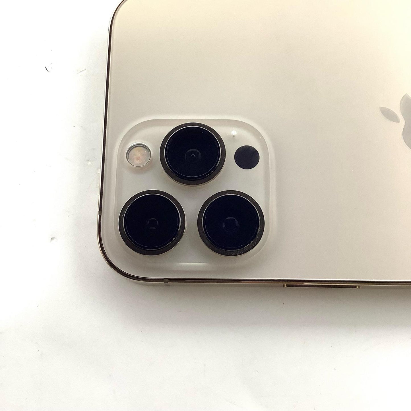 【最速発送】Apple iPhone iPhone 13 Pro Max 128GB ゴールド docomo SIMフリー 白ロム【難有】 76%