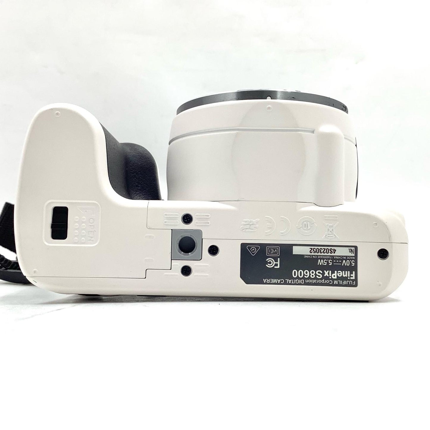 【全額返金保証】【最速発送】FUJIFILM コンパクトデジタルカメラ FinePix S8600 [ホワイト] 美品 動作確認済