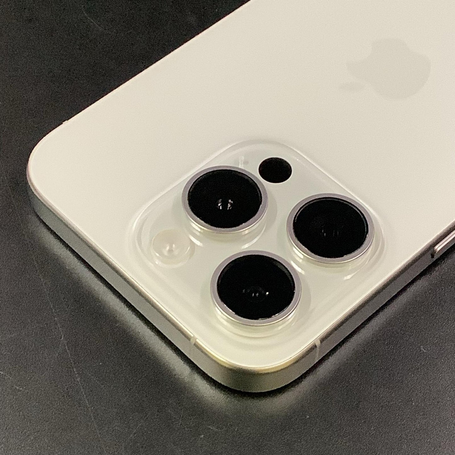 【全額返金保証】【最速発送】Apple iPhone iPhone 15 Pro 128GB ホワイト SIMフリー 白ロム 美品 動作確認済 88%