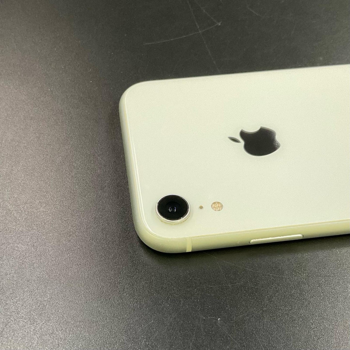 【全額返金保証】【最速発送】Apple iPhone iPhone XR 128GB ホワイト au 白ロム 美品 動作確認済 80%