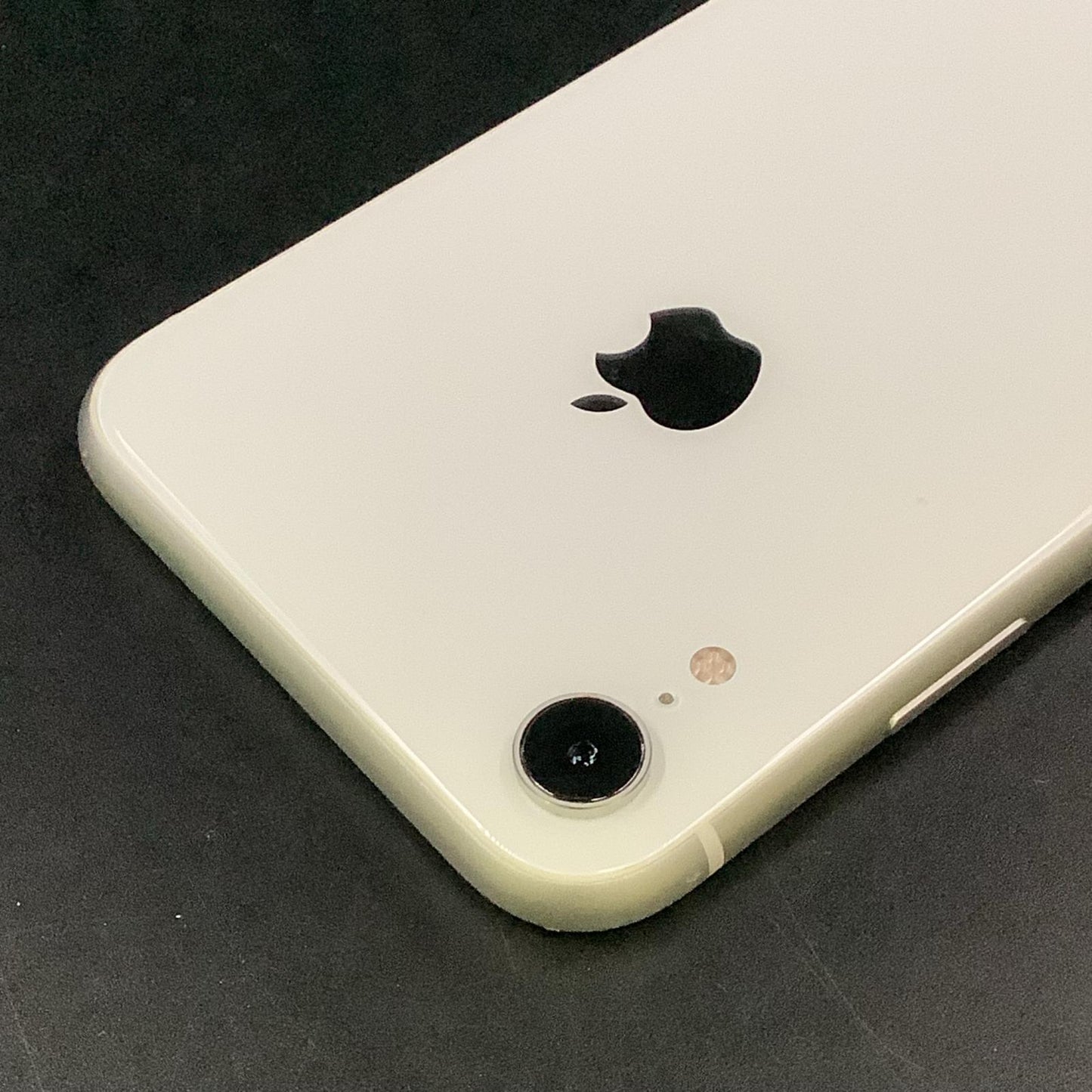 【全額返金保証】【最速発送】Apple iPhone iPhone XR 64GB ホワイト SIMフリー 白ロム 動作確認済 79%