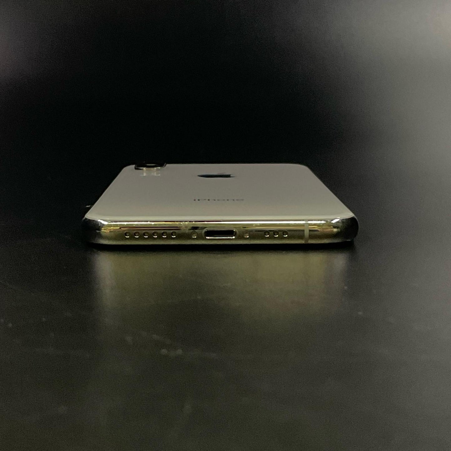 【全額返金保証】【最速発送】Apple iPhone iPhone XS 64GB Silver au 白ロム 動作確認済 77%