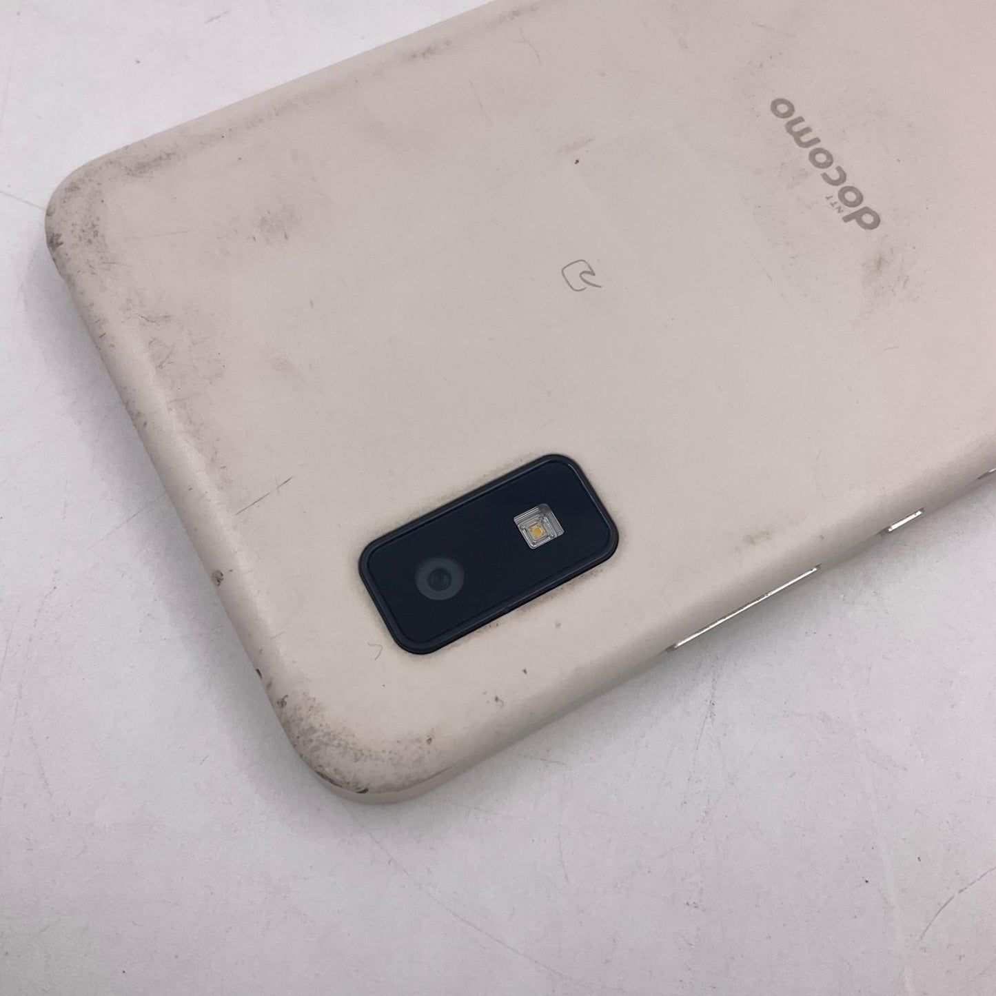【最速発送】 AQUOS wish2 64GB ホワイト系 docomo SIMフリー SH-51C 白ロム【難有】