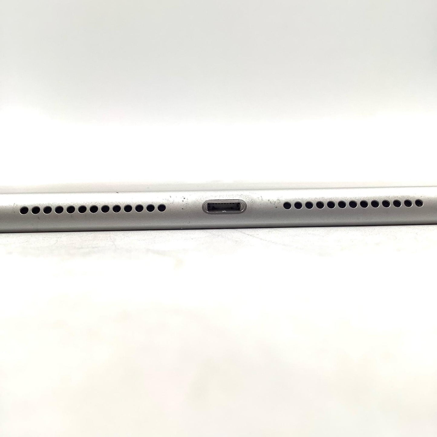 【最速発送】Apple iPad iPad 第7世代 Wi-Fi 32GB Silver【難有】
