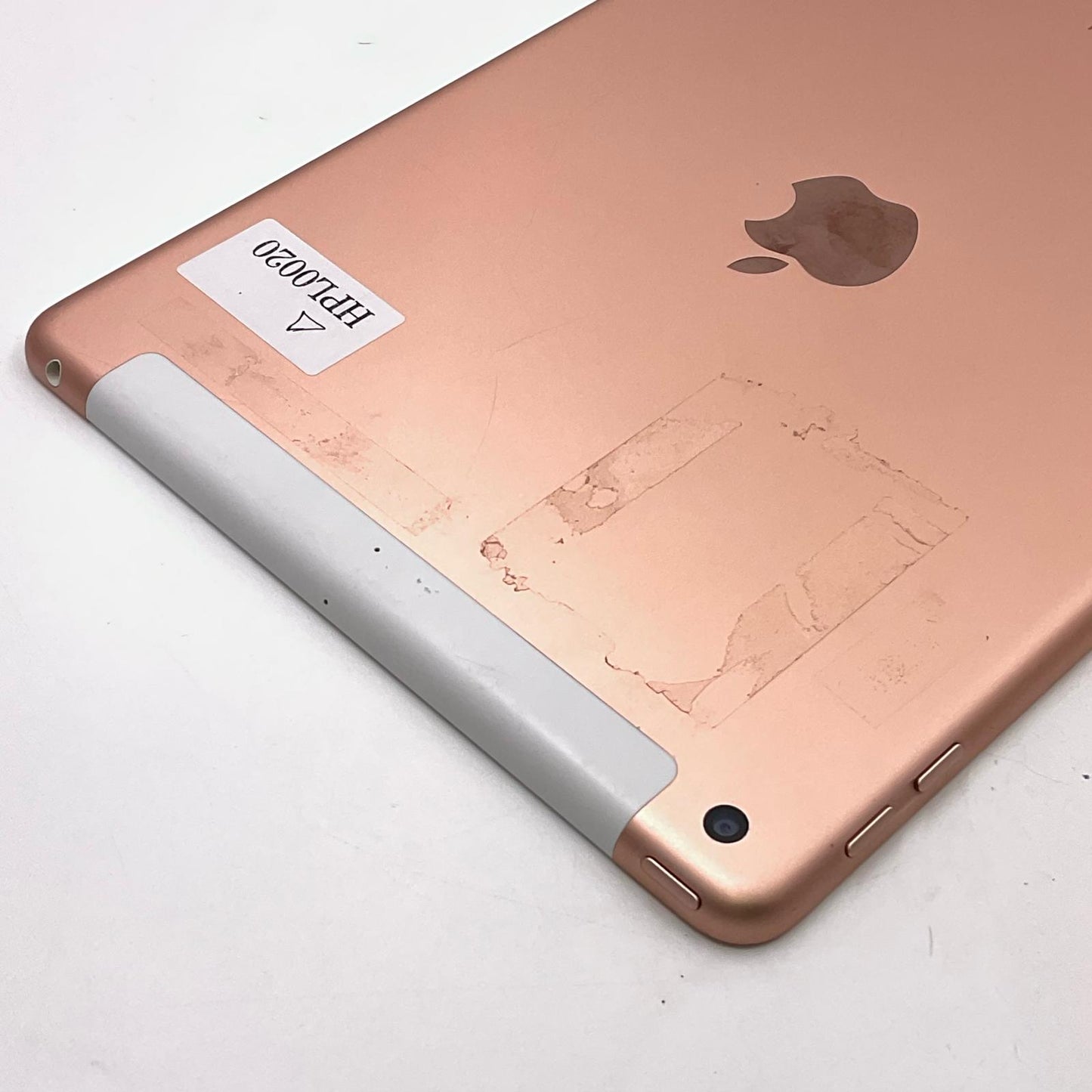 【最速発送】Apple iPad iPad 第6世代 Wi-Fi + Cellular 32GB Gold docomo 白ロム【難有】