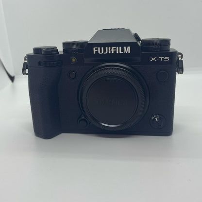 【全額返金保証】【最速発送】FUJIFILM デジタル一眼 X-T5 ボディ ブラック 美品 動作確認済