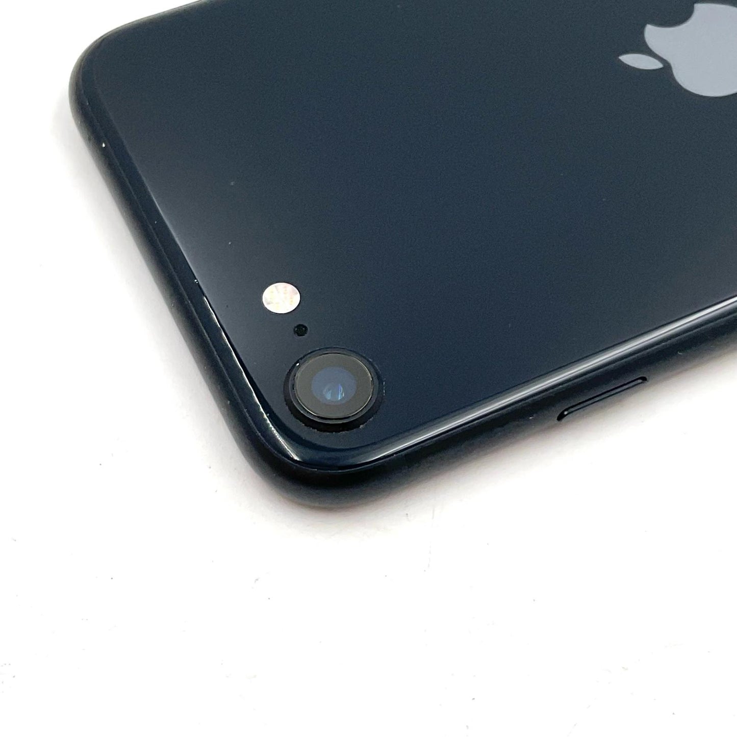 【全額返金保証】【最速発送】Apple iPhone iPhone SE（第3世代） 64GB ミッドナイト docomo 白ロム 動作確認済 83%