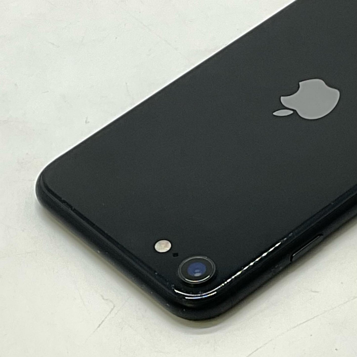 【全額返金保証】【最速発送】Apple iPhone iPhone SE（第2世代） 128GB ブラック Softbank 白ロム 動作確認済 77%