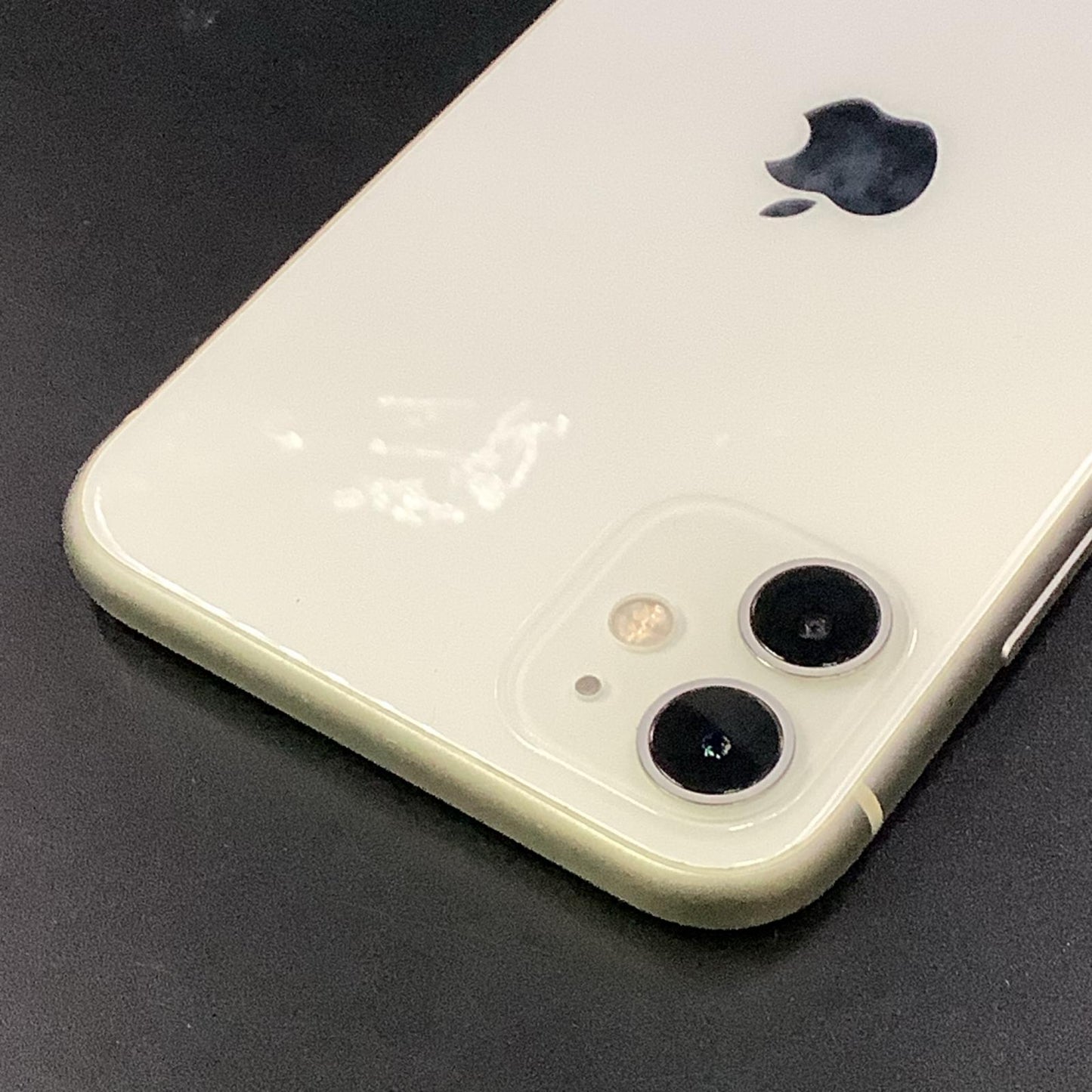 【全額返金保証】【最速発送】Apple iPhone iPhone 11 128GB ホワイト SIMフリー 白ロム 動作確認済 72%